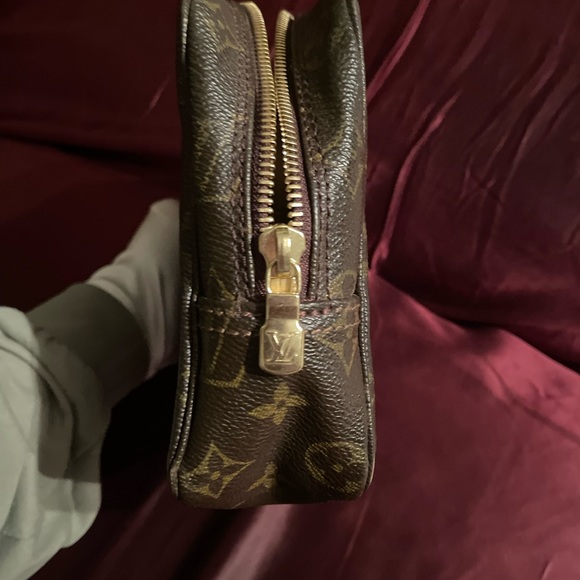 🤎Louis Vuitton Vintage Preloved Cosmetic Bag💛 - Picture 3 of 3